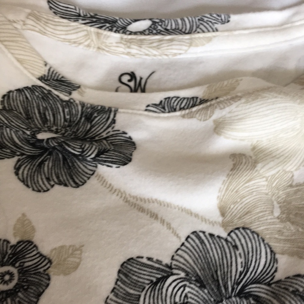 Studio Works floral Top.  Petite PL